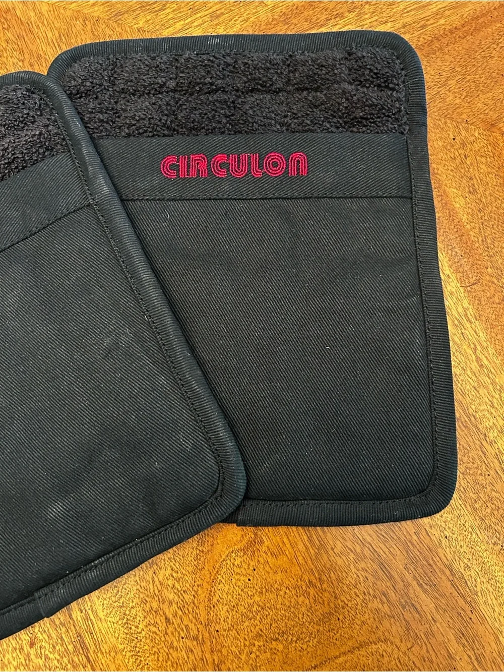 NWT Circulon Black Red Set Of 2 Pot Holders Hot Pads Kitchen Cooking Accessory